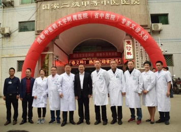 罗才贵主任医师、罗建主任医师于青白江区中医医院义诊